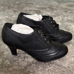 Graham Street Black Lace-Up Heeled Oxford Women Size 9